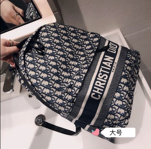 

2020 luxury designer backpack mens designer large capacity shoulder bags fashion outdoor travel bags message bag d0x 20030903w