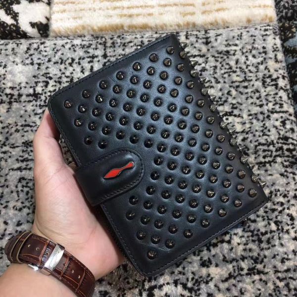 

европа и америка прилив индивидуальность бренда cl черный кожаный бумажник наклонный заклепки пистолет гвоздь pink короткий бумажник паспорт, Red;black