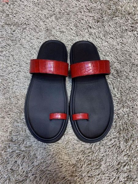 

the latest early summer men slipper ,zy06 casual and simple flip-toe flat slippers leather sandals suitable for home and outdoor use, Black
