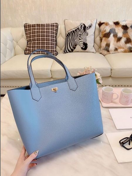 

the new korean fashion student bag bagspu has been handed out with one shoulde ok ok