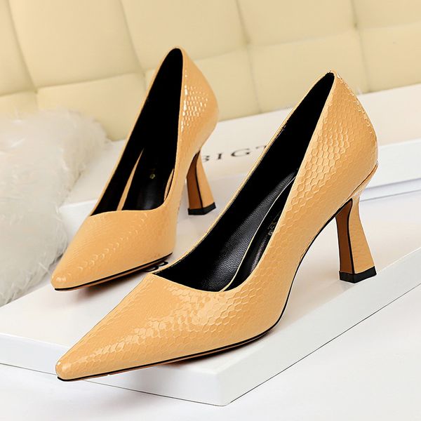 

2020 new women block 7cm high heels pumps female elegant fetish serpentine chunky dress yellow shoes thick snake print pumps, Black