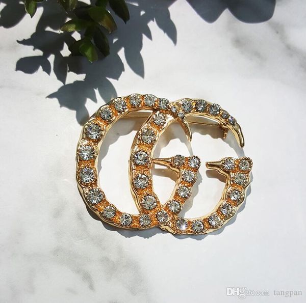

2019 new korean accessories letter diamond pin pin high-end atmosphere fashion classic temperament wild brooch female