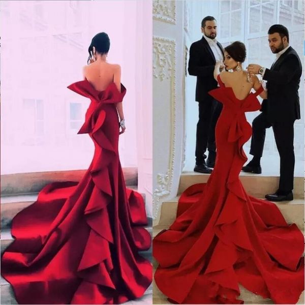 Rote Ballkleider mit sexy Rücken, großer Schleife und Rüschen, abgestuftes Satin-Cocktailpartykleid, langer Zug, schulterfreie Meerjungfrau-Abendkleider