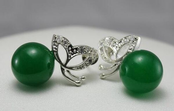 

venta al por mayor joyerÃ­a de moda hermosa verde 8mm natural jade alguacil con mariposa pendiente, Silver