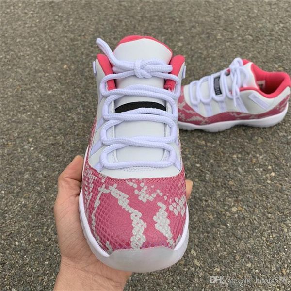 

2020 fashion 11 low wmns pink snakeskin basketball shoes ah7860 -106 white real carbon fiber girl authentic sports shoes size 7 -13