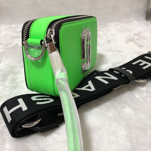 

2019 new fashion mj ma ying-jeou iridescent wide shoulder strap shoulder bag messenger bag camera bag 19 * 6 * 12