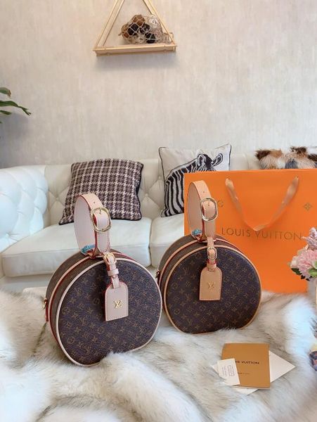

fashionable ladys round cake tote bag with diagonal cross bag and trim detail size :20*20 cm
