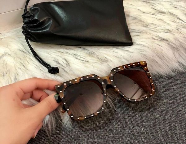

new fashion women sunglasses cl40551 men sunglasses simple and generous men sun glasses outdoor uv400 protection eyewear with case, White;black