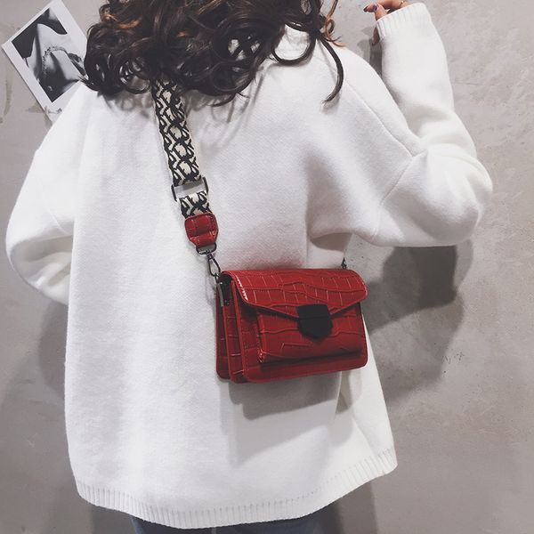 

texture small bag female bag new 2019 korean version of the messenger tide wide shoulder strap shoulder messenger