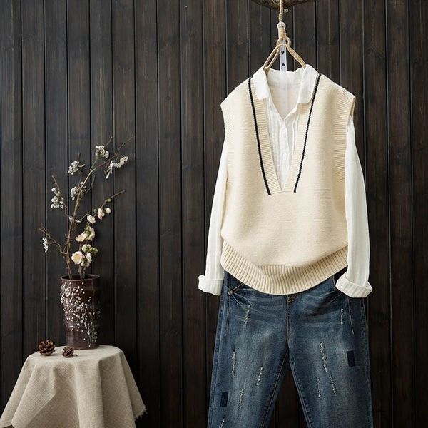 

autumn new knitted vest solid women short sweater vest big v neck college wind sweater, Black;white