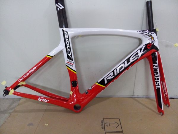 

2018 r18 full carbon road bicycle frame dcrf09 glossy finished pf30 chinese r durable carbon bike frame t1100 1k /ud
