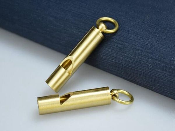 Vintage Gelbe Pfeife aus reinem Kupfer, handgefertigter Überlebenspfeifen-Schlüsselanhänger aus Messing