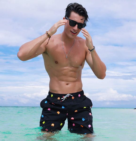 

new fashion summer mens designer shorts beach loose breathable mens pants elastic waist carton style mens shorts s-xl, White;black