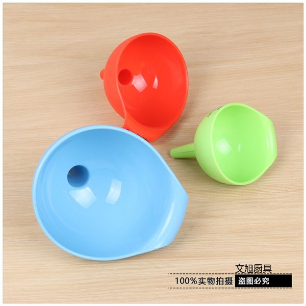 

8cm plastic funnel material facilitate filling household funnel kitchen articles multicolor optional