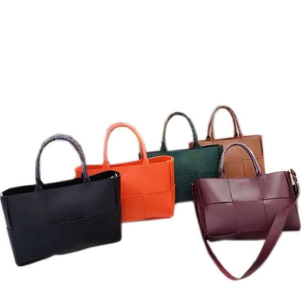 

2022 classic women handbag purse personality shoulder bags leatherbottega veneta fashion designer bag designers luxurys sheepskin material f