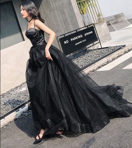 A-Linie, schlichte Vintage-Brautkleider im Gothic-Stil in Schwarz mit Trägern, Korsett-Rücken, herzförmige Damen-Brautkleider, nicht weiß, mit Farbe nach Maß