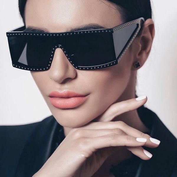 

star street shooting the same fashion diamond personality one piece large frame sunglasses female sunglasses, White;black