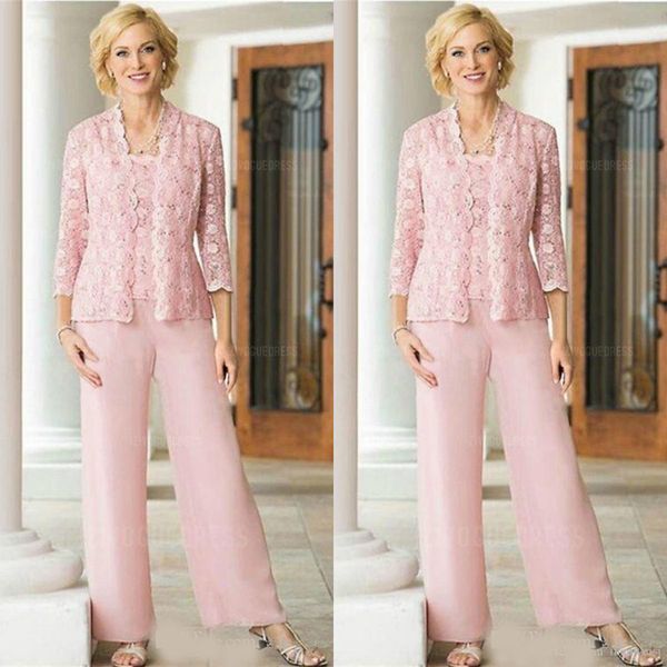 Tailleur pantalone per la madre della sposa in tre pezzi di chiffon di pizzo rosa con giacca a maniche lunghe