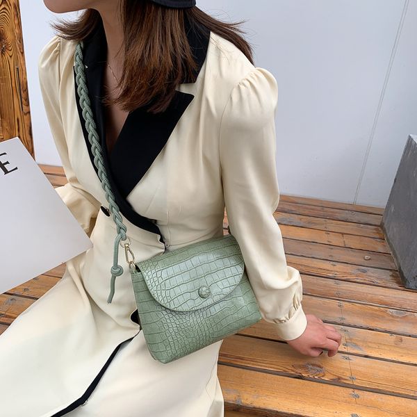

2020 new women's diagonal bag korean version of the retro button ladies shell bag fashion wild lady crossbody