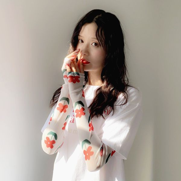 

2020 web celebrity ice silk sleeve female lovely sun protection arm sleeve design fashion charm printing arm sleeve for women, Black;white