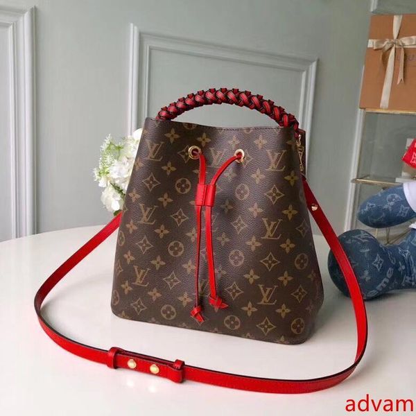 

women shoulder bags women chain bags crossbody bag fashion leather handbags female purse bag size:26cm*26cm*17.5 cm m435