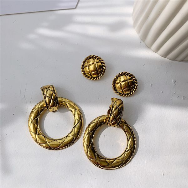 

high-quality stylish temperament cool metal simple fashion golden retro diamond earrings circle ear clips for chic lady, gift for girlfriend, Black;brown