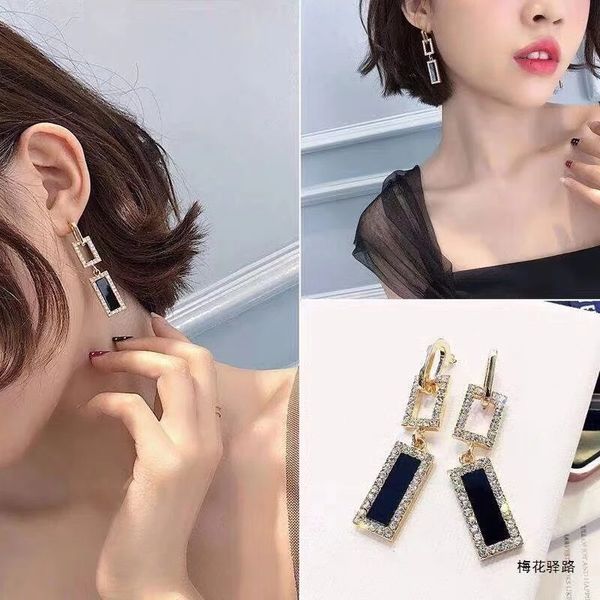 Nuovo Fashion Gold Geometric Shape Metal Rectangle Rhinestone Drop Earrings for Women Bridal Wedding Party Gioielli Gioielli Donne Gioielli GIF