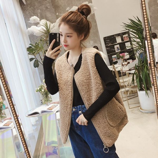 

2019 spring and autumn new vest short paragraph lamb moose suede ladies vest v-neck loose sleeveless slim khaki as172, Black;white