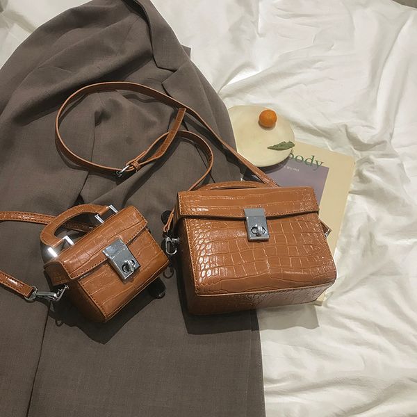 

высокое чувство французский нишевый пакет 2020 дамы новая мода ретро портативный небольшой квадратный мешок дикий плечо сумка посыльного