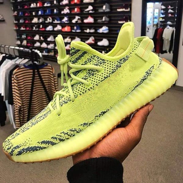 

Desingers Mens Clay Hyperspace True Form Static Running Shoes For Mens Womens Kanye West Sesame Butter Beluga Black White Bred Red Sneakers
