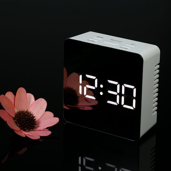 

digital alarm clock mirror deskclock 12h/24h temperature display with snooze function indoor adjustable led alarm