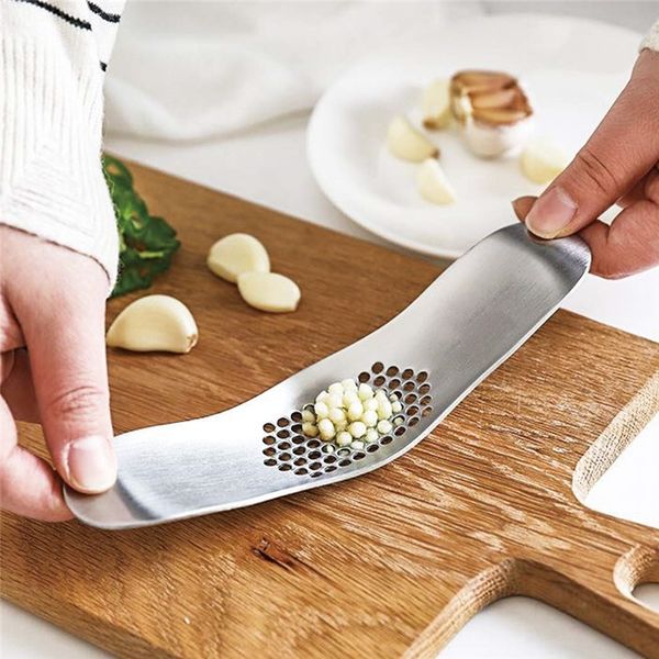 

kitchen gadget curved garlic press stainless steel multi-function manual garlic creative cloves kitchen garlic press tool 20 fruit vegetab