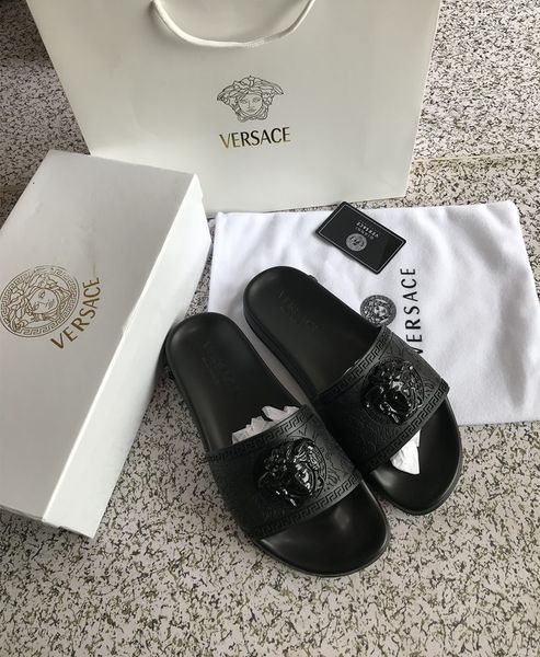 

2018 selling famous designer cool slippers, ladies fashion summer flip-flops apartment m slippers indoor antiskid 35 to 45, Black