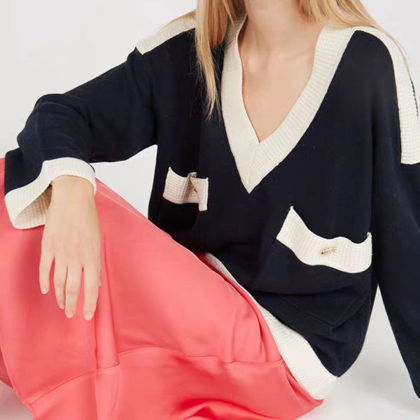 

2019 autumn and winter new women's v-neck fashion loose sweater top, White;black