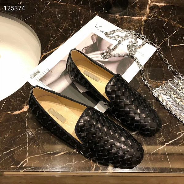 

new hand-woven calf uppers, flat shoes, lightweight soft soles, boxes and dust bags, Black