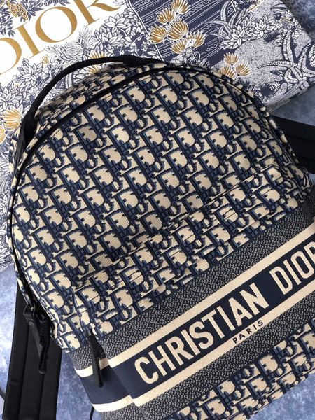 

the new ladies backpack 7a high-end custom quality large capacity single shoulder bag fashion trend leisure style silver metal accessories u