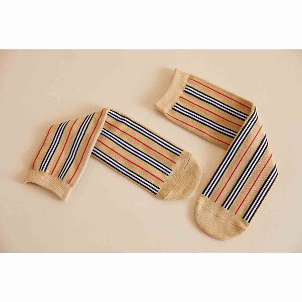 

дети luxury носки мода детский конструктор повседневная плед stripes носки дети колледжа стиль носок 2020 новая весна тенденции моды взрыва, Pink;yellow