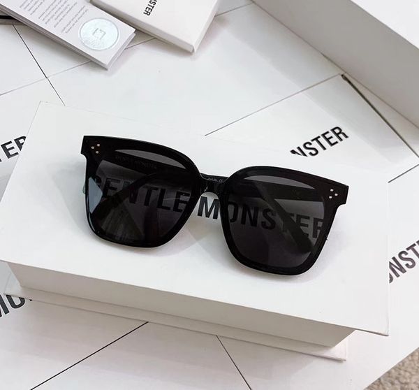 

2020 women men oversized sunglasses korea gentle her sunglasses star sunglass fashion lady vintage sunglasses luxury package t200628, White;black