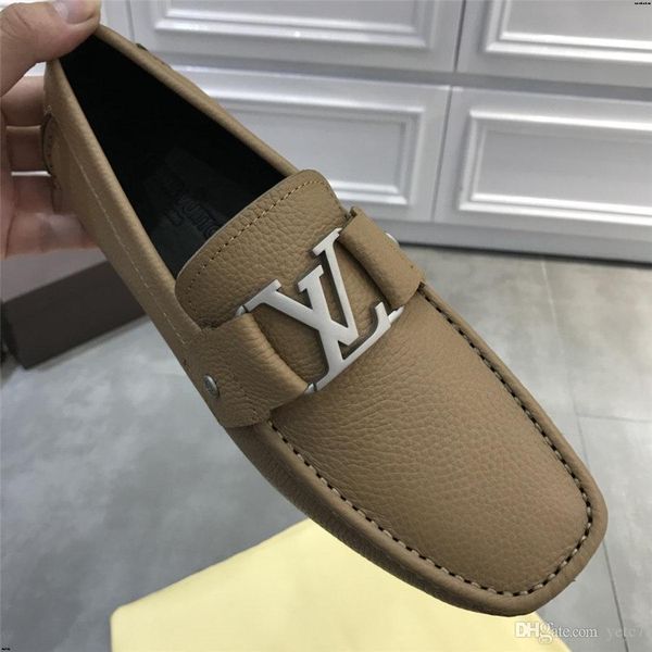 

20fw men casual luxury brands leather loafers slip on man drving boat shoes moccasins brown black male fashion walking sneakers madaoj