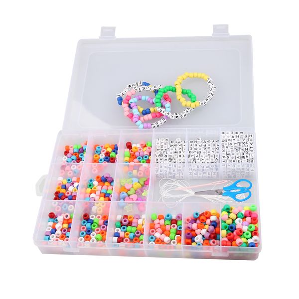 Set di braccialetti in plastica acrilica fai da te con alfabeto personalizzato all'ingrosso da 6 mm con cubi misti colorati con lettere e ciondoli