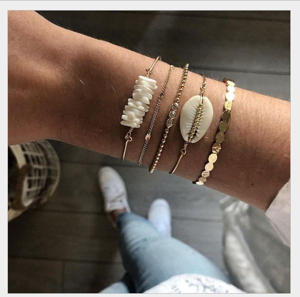 

2019 bohemian fashion jewelry shell gravel bracelet gold beads corrugated alloy bracelet five-piece set, Black