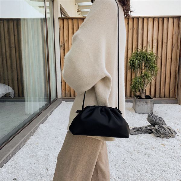 

2020 new single shoulder diagonal bag pleated bag clutch women handbag