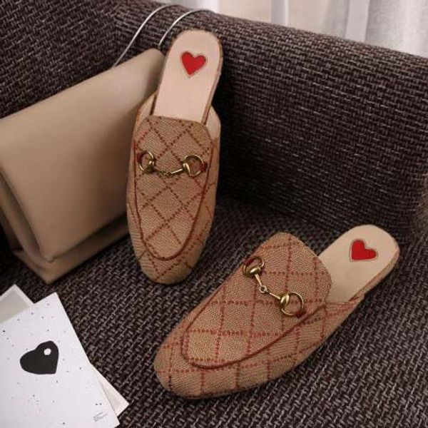

2020new classic soft women shoes luxury designer letter metal buckle beach slippers mules princetown slippers, Black