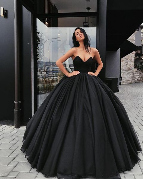 

Plus Size Black Prom Dresses 2019 V-Neck Party Wear Ball Gown Sweetheart Neckline Backless Floor Length Long Evening Dresses Custom Made