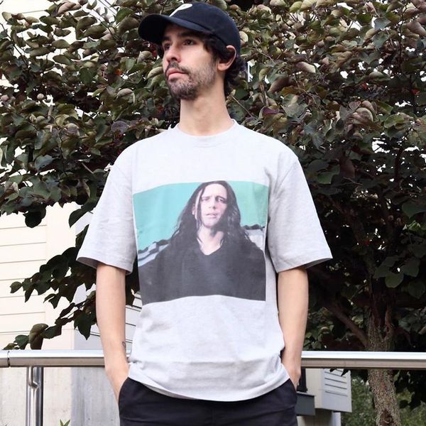 

19fw wise up t-shirt исполнитель фото printed футболка мужчины tee женщины мода короткие рукава street скейтборд hip hop summer tee hfymtx60, White;black