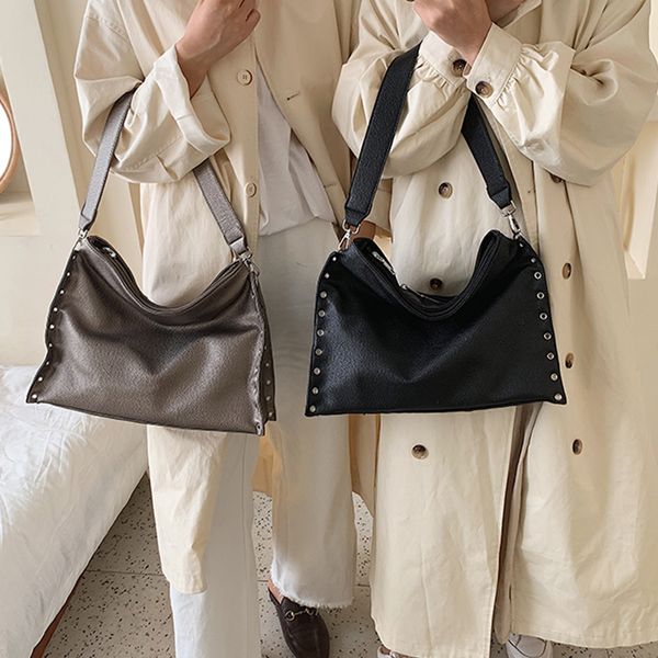 

fashion rivet big tote women shoulder bags wide shoulder strap crossbody bag casual large capacity handbags retro chain tote new