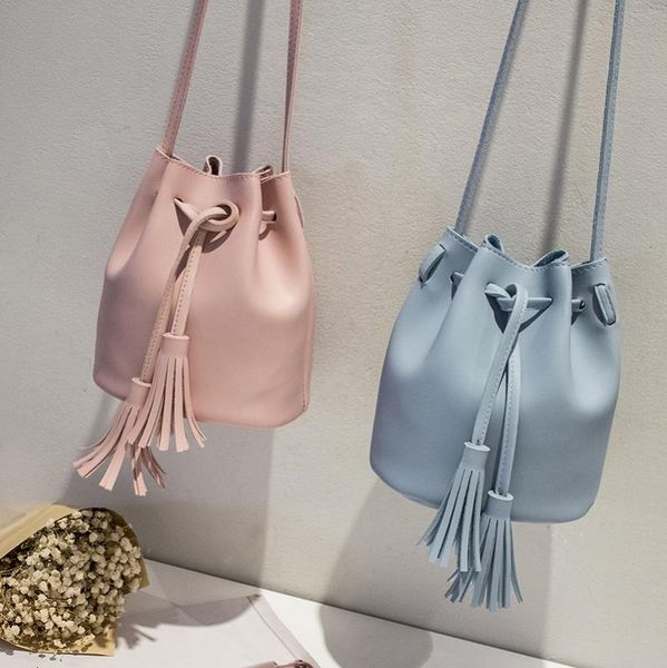 

2020 new korean version of the mini bucket bag autumn tassel female bag simple one-shoulder diagonal wild