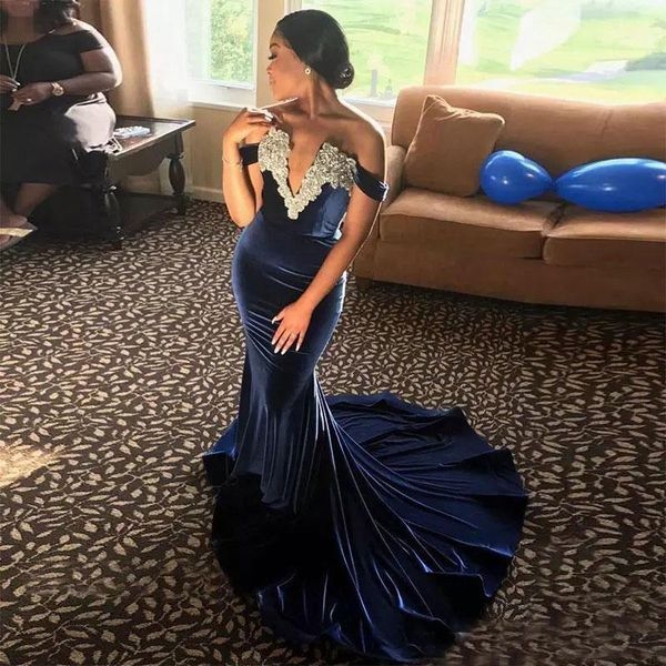 

Dark Blue Mermaid Dresses Evening Wear Beaded Off The Shoulder Deep V Neck Velvet Prom Gowns Appliqued Sweep Train Formal Dresses
