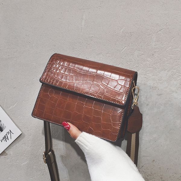 

winter retro small bag women's new korean double-layer small square bag wild hong kong style messenger shoulder