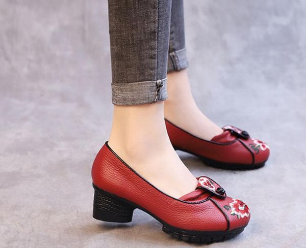 

2019 women's shoes in spring and autumn with new style middle heel coarse heel round head flower mother shoes@697, Black